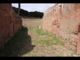 04176 ostia - regio i - insula viii - horrea (i,viii,2) - eingang - bli ri norden - 09-2023.jpg